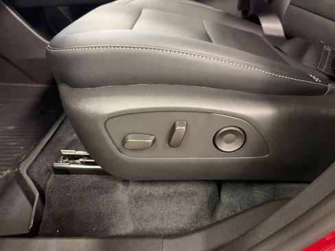 New 2026 Chevrolet Traverse LT w/ Sun and Wheel Package image 13