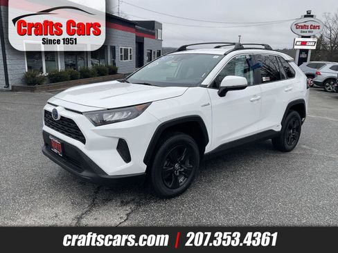 Used 2021 Toyota RAV4 LE image 1