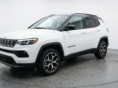 Used 2025 Jeep Compass Limited image 3