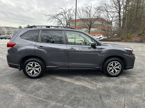 Used 2020 Subaru Forester Premium image 4