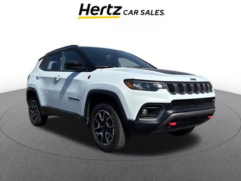 Used 2025 Jeep Compass Trailhawk image 1