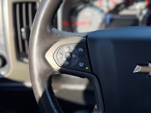 Used 2018 Chevrolet Silverado 1500 High Country image 12