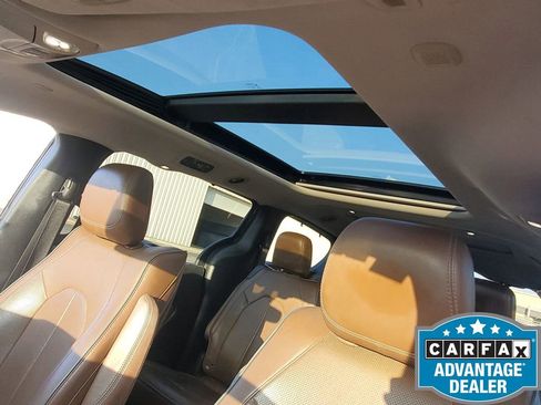 Used 2018 Chrysler Pacifica Limited w/ Tire & Wheel Group image 31