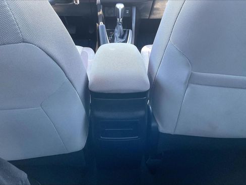 Used 2018 Toyota Corolla LE w/ Carpet Mat Package (TMS) FWD image 24