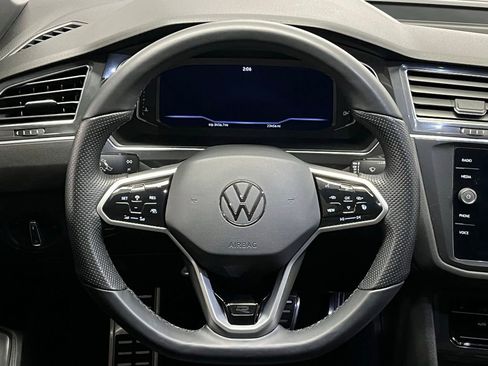 Used 2022 Volkswagen Tiguan SEL R-Line image 9