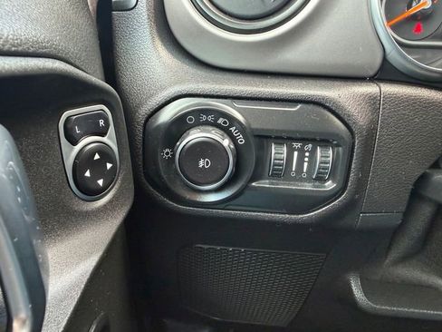 Used 2018 Jeep Wrangler Unlimited Sport S AWD/4WD image 9