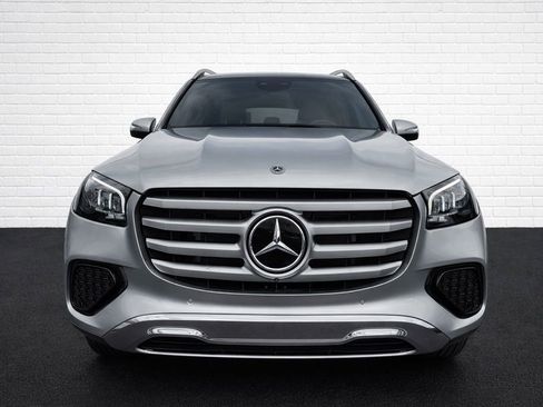 Used 2024 Mercedes-Benz GLS 450 4MATIC image 2