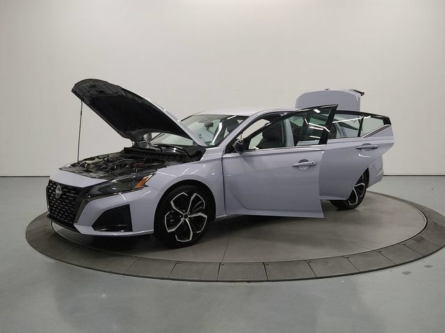Used 2024 Nissan Altima 2.5 SR FWD image 11