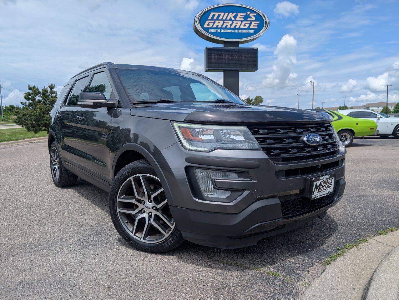 Used 2017 Ford Explorer Sport w/ Equipment Group 401A AWD/4WD image 2
