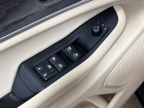 Used 2023 Jeep Grand Cherokee Limited AWD/4WD image 20