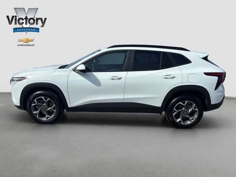 Used 2025 Chevrolet Trax LT w/ Driver Confidence Package image 4