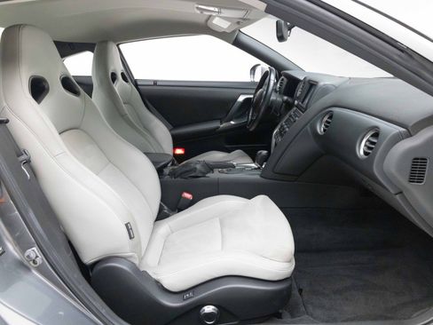 Used 2010 Nissan GT-R Premium AWD/4WD image 14