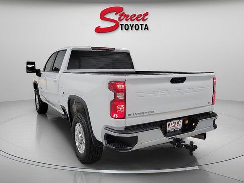 Used 2021 Chevrolet Silverado 2500 LT w/ Z71 Off-Road Package image 2