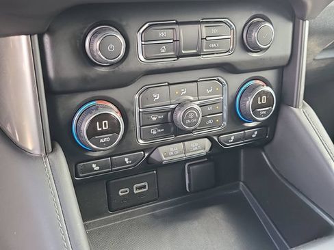 Used 2024 Chevrolet Suburban LT AWD/4WD image 30