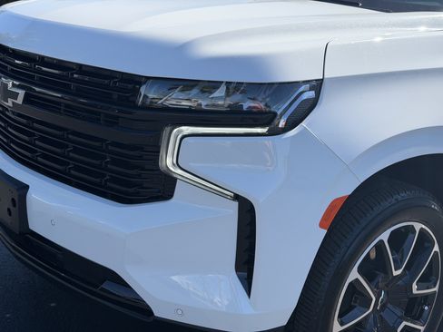 Used 2024 Chevrolet Suburban RST w/ Luxury Package image 8