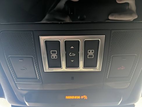 Used 2023 Land Rover Discovery HSE R-Dynamic image 32