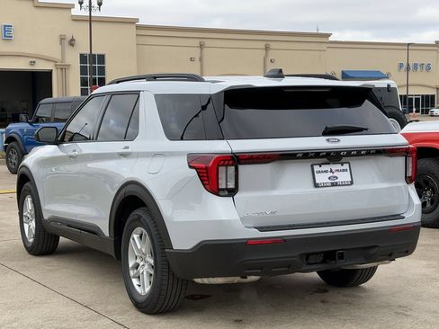New 2026 Ford Explorer Active RWD image 5