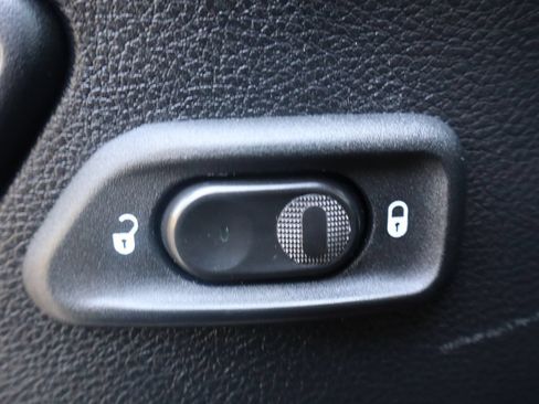 Used 2011 Jeep Wrangler Sahara AWD/4WD image 24