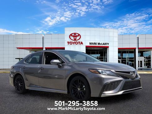 Used 2024 Toyota Camry XSE FWD image 7