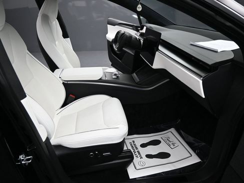 Used 2022 Tesla Model X Plaid image 33