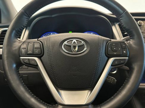 Used 2017 Toyota Highlander Limited Platinum AWD/4WD image 25