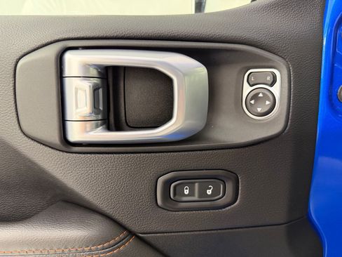 Used 2021 Jeep Gladiator Mojave AWD/4WD image 11