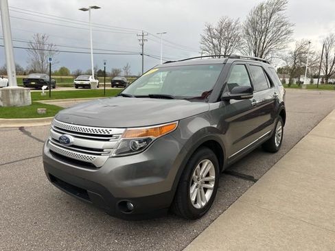 Used 2012 Ford Explorer XLT AWD/4WD image 2