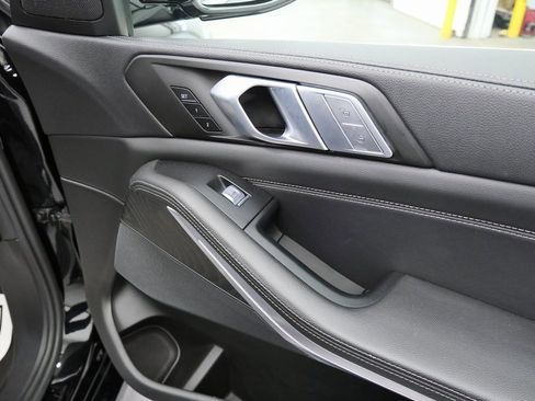 Used 2022 BMW X7 xDrive40i w/ Cold Weather Package image 19