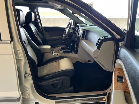 Used 2010 Jeep Grand Cherokee Limited AWD/4WD image 22