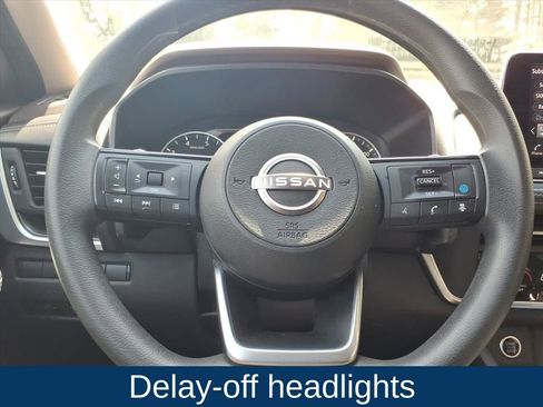 Used 2023 Nissan Rogue SV image 11