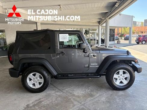 Used 2018 Jeep Wrangler Sport AWD/4WD image 3