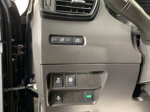 Used 2017 Nissan Rogue Sport SL w/ SL Premium Package FWD image 15