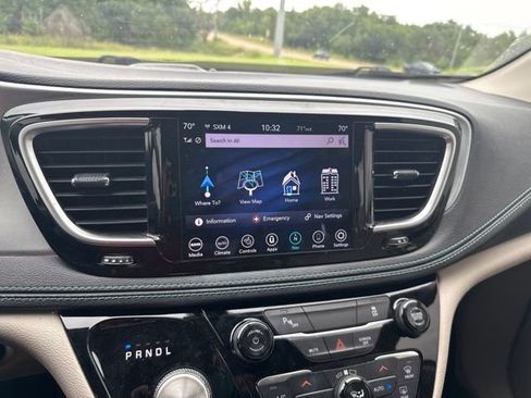 Used 2018 Chrysler Pacifica Limited FWD image 13