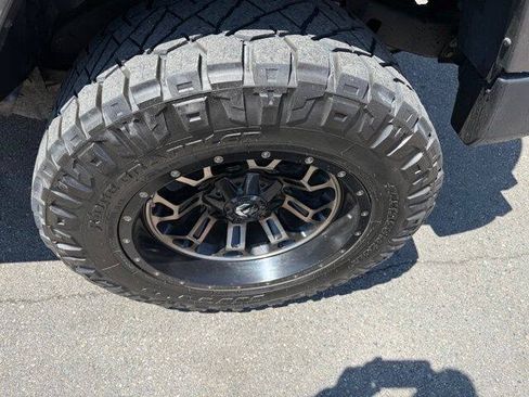 Used 2018 Jeep Wrangler Unlimited Sahara w/ Connectivity Group AWD/4WD image 10