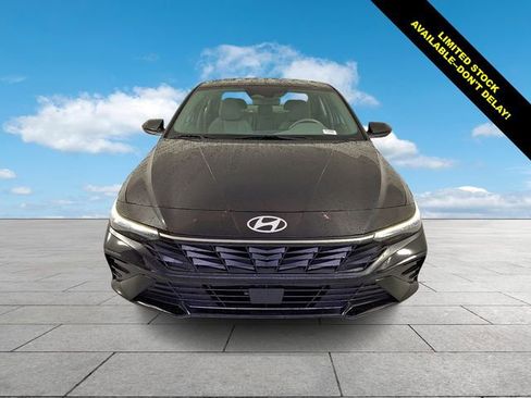 Certified 2025 Hyundai Elantra SEL FWD image 3