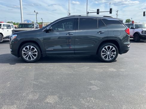 Used 2019 GMC Terrain SLT w/ Preferred Package FWD image 3