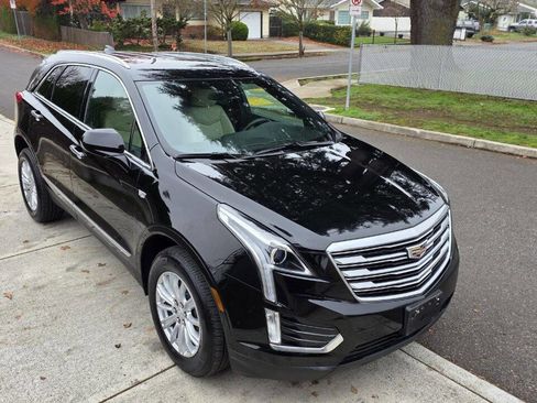 Used 2017 Cadillac XT5 FWD image 3