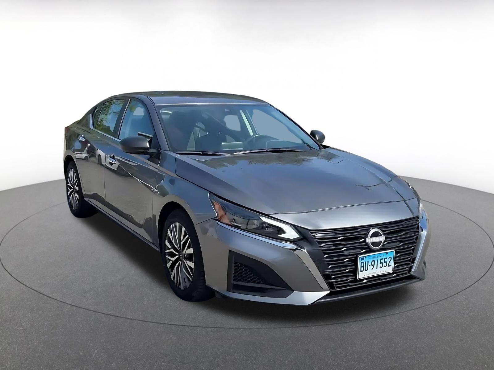 Used 2025 Nissan Altima 2.5 SV FWD image 2
