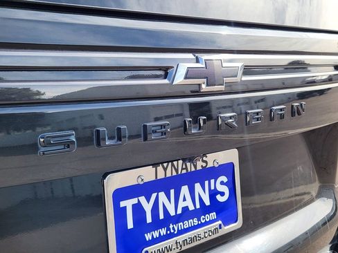 Used 2022 Chevrolet Suburban Z71 w/ Luxury Package AWD/4WD image 15
