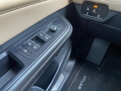 Used 2024 Volkswagen Atlas Cross Sport SE w/ Black Wheel Package FWD image 12