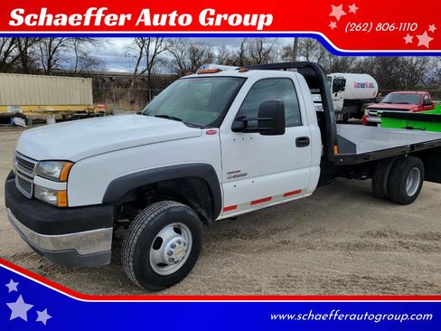 Used 2005 Chevrolet Silverado 3500 2WD Regular Cab w/ Heavy-Duty Power Package image 4