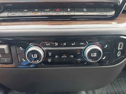 Used 2025 GMC Sierra 1500 Elevation w/ LPO, Elevation Black Package image 18