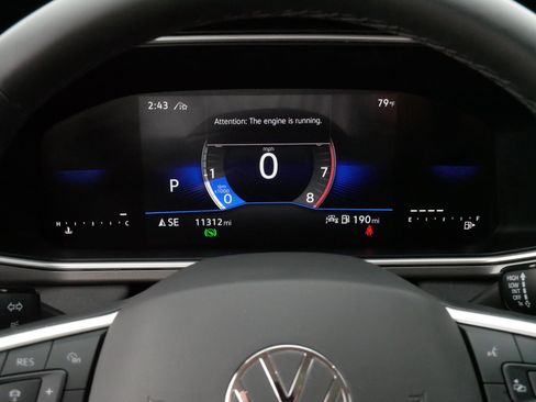 Used 2025 Volkswagen Taos SE AWD/4WD image 21