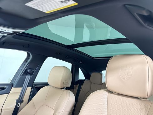 New 2026 Porsche Macan image 17