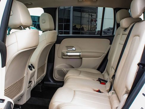Used 2022 Mercedes-Benz GLB 250 4MATIC image 36