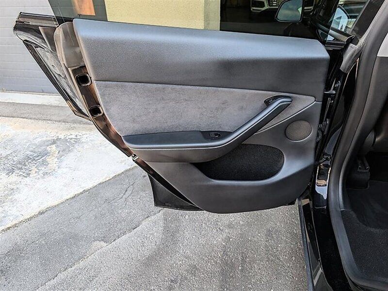 Used 2023 Tesla Model Y Long Range AWD/4WD image 24