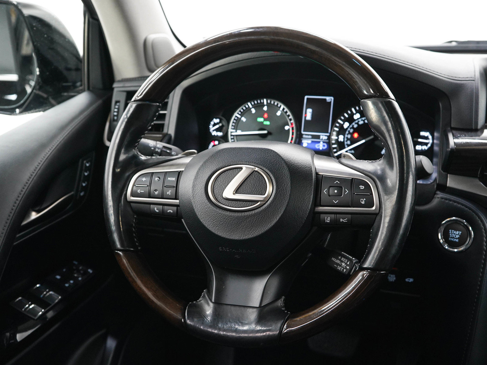 Used 2018 Lexus LX 570 4WD image 18