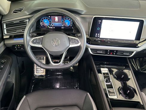 Used 2025 Volkswagen Atlas Peak Edition SE image 13