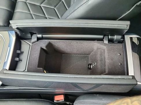 Used 2024 BMW 740i xDrive w/ Premium Package image 59