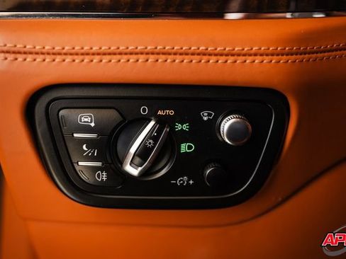 Used 2017 Bentley Bentayga image 75